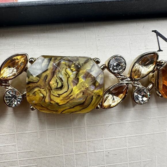 STILL IN THE BOX! 7" Napier Gold tone metal and Lucite, Rhinestones Bracelet! - Picture 6 of 12
